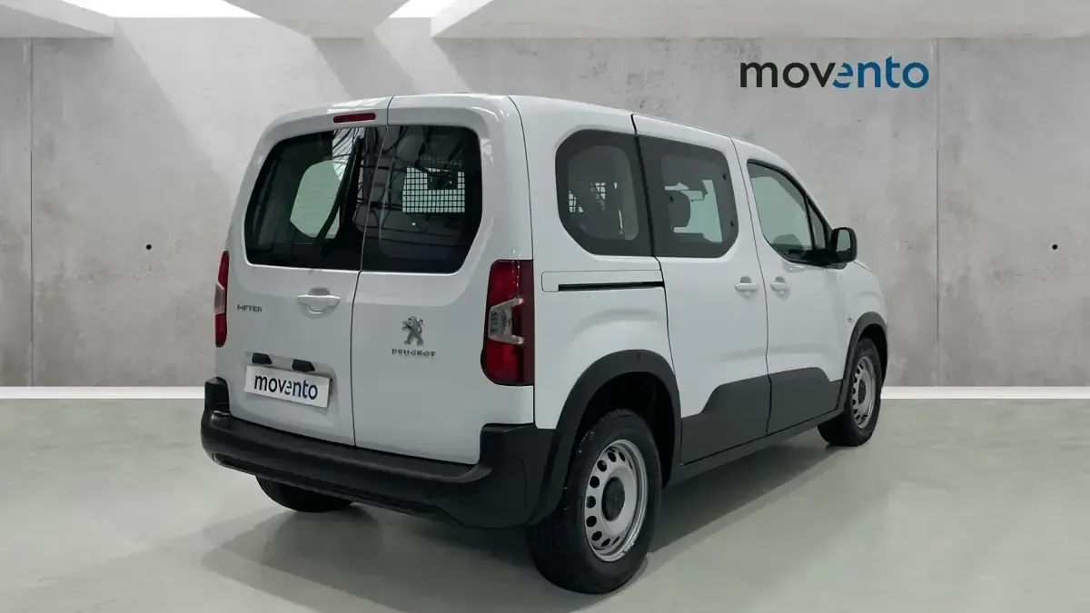 Usado Peugeot Rifter Business-Line 100 CV (73 kW) 2023 Blanco Monovolumen