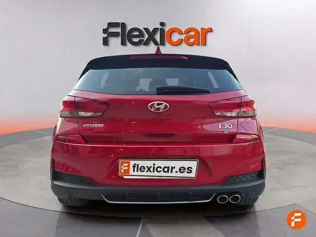 Usado Hyundai i30 N Line 120 CV (88 kW) 2019 Rojo Berlina