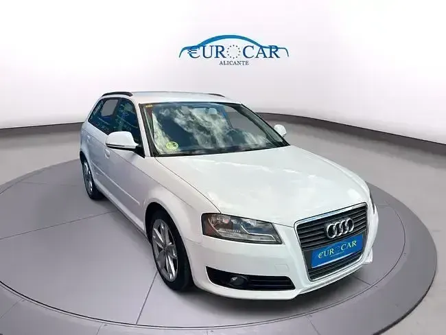 Usado Audi A3 Comfort 105 CV (77 kW) 2010 Blanco Utilitario