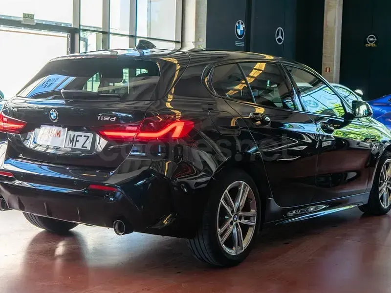Usado BMW 118 Sport Line 150 CV (110 kW) 2023 Negro Berlina