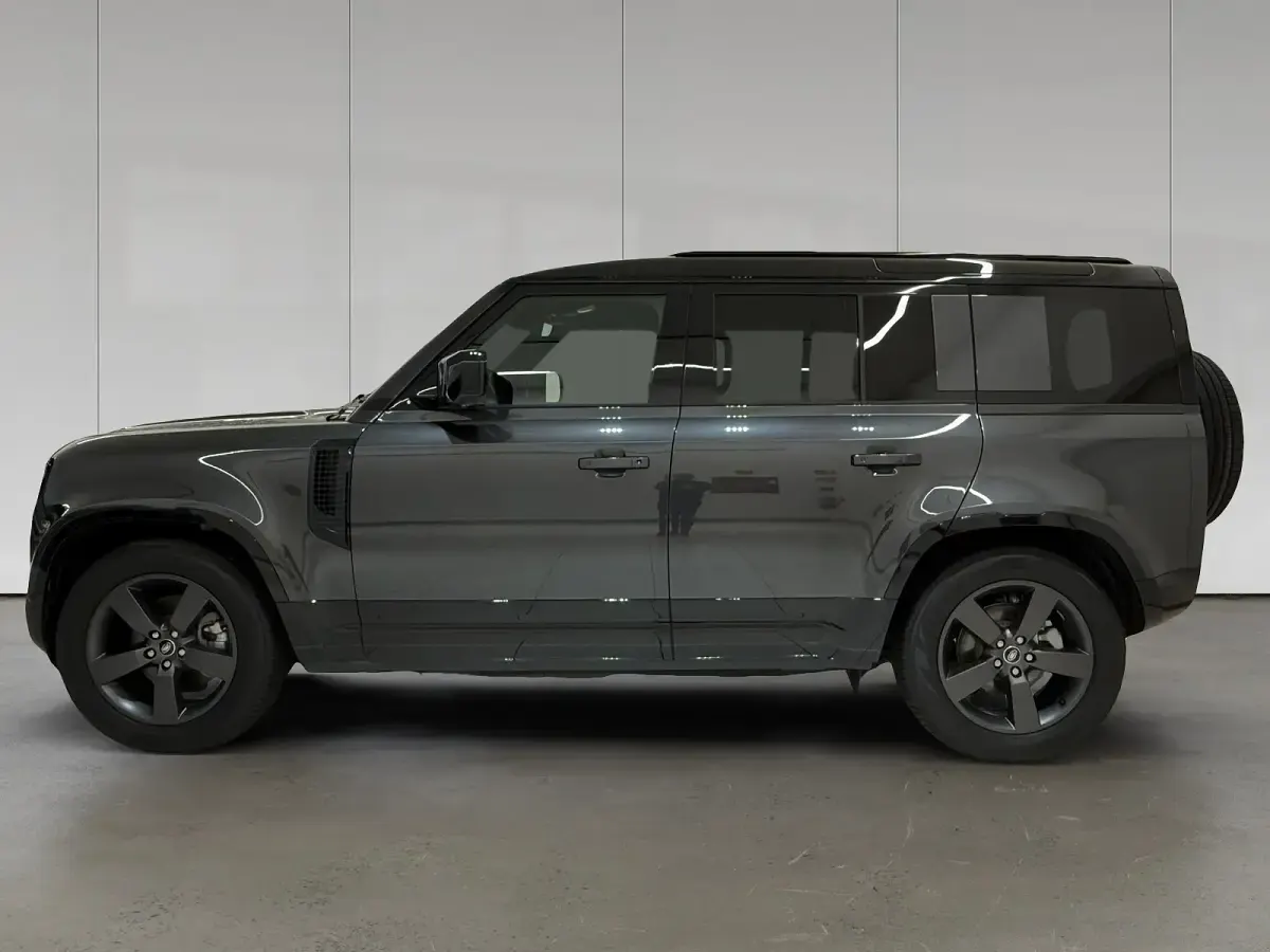 Usado Land Rover Defender SE Dynamic 249 CV (183 kW) 2025 Capathian grey SUV