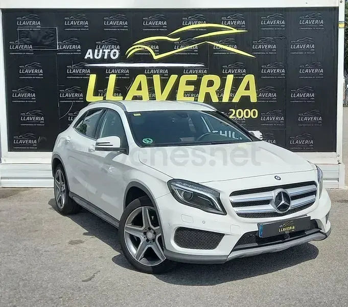 Usado Mercedes GLA220 AMG line 170 CV (125 kW) 2015 Blanco SUV