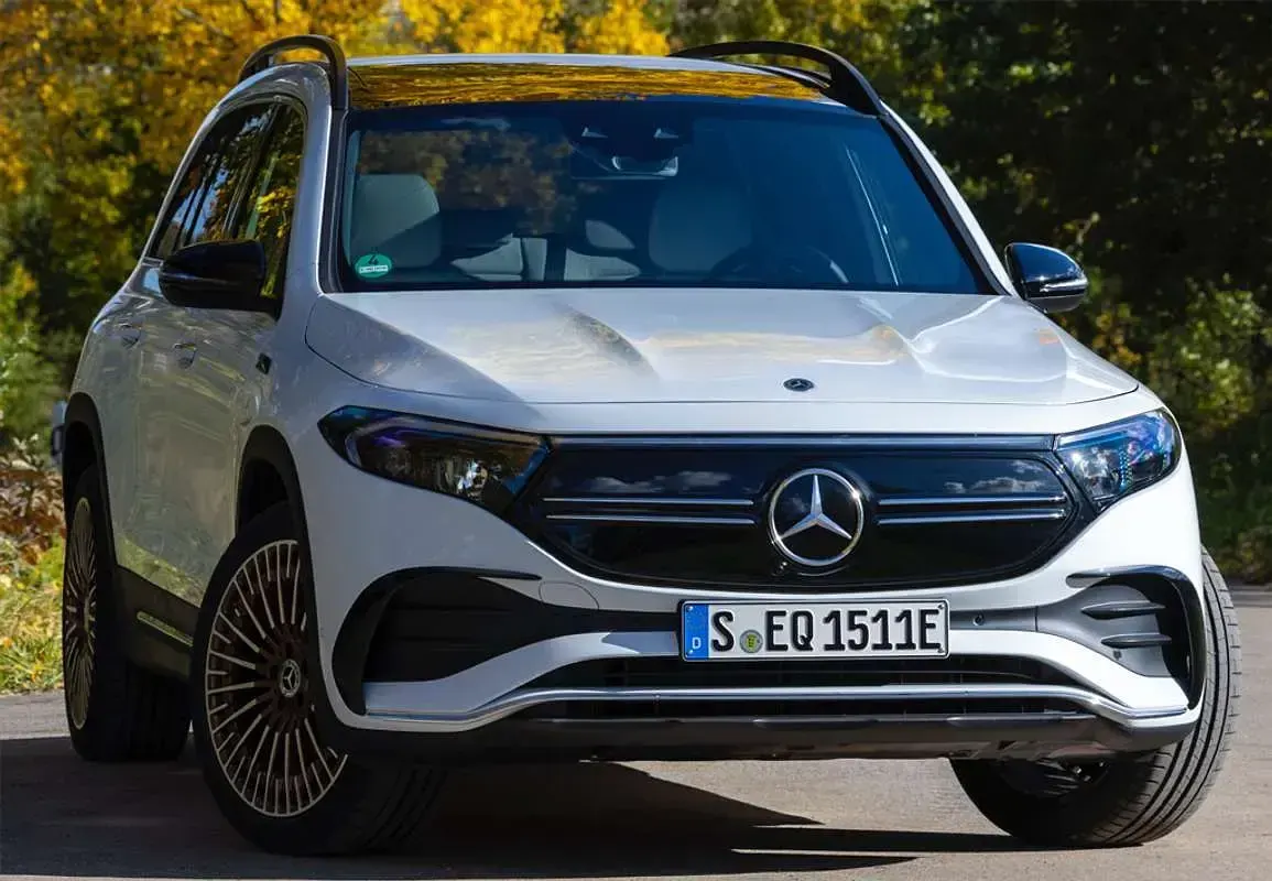 Usado Mercedes EQB300 167 kW (228 CV) 2022 Gris SUV