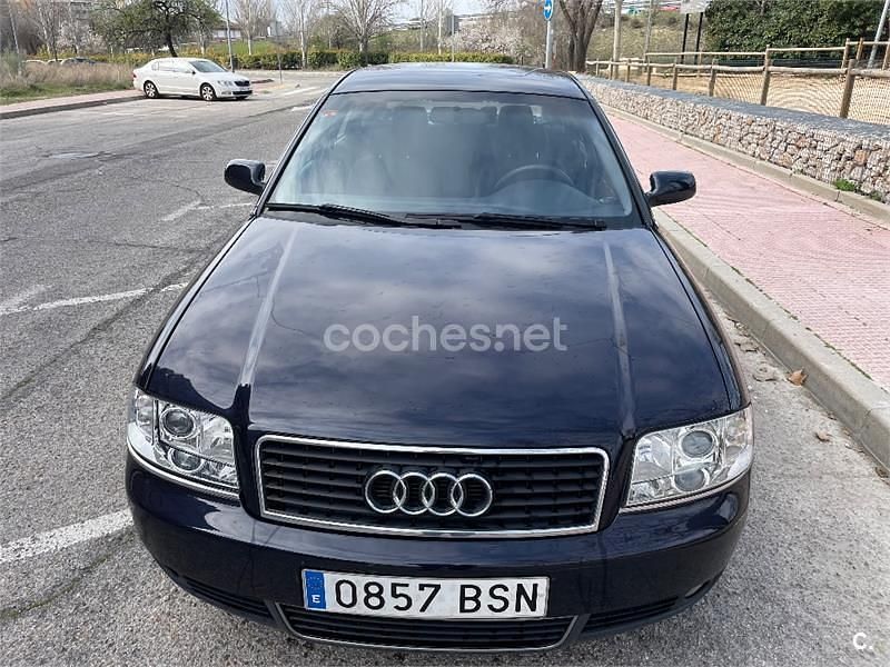 Usado Audi A6 130 CV (95 kW) 2001 Azul Berlina
