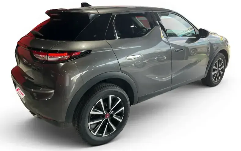 Usado DS Automobiles DS3 Crossback Performance 131 CV (96 kW) 2023 Gris / plata SUV