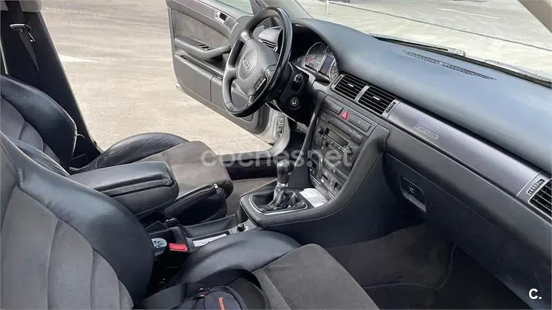 Usado Audi A6 180 CV (132 kW) 2003 Gris / plata Berlina