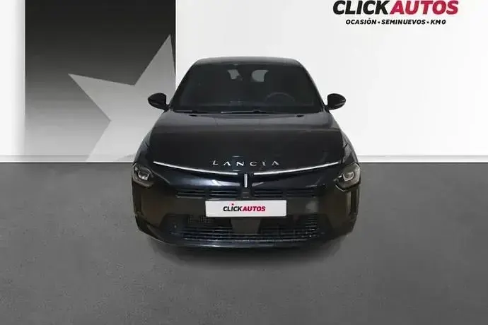 Usado Lancia Ypsilon 100 CV (73 kW) 2025 Negro Utilitario