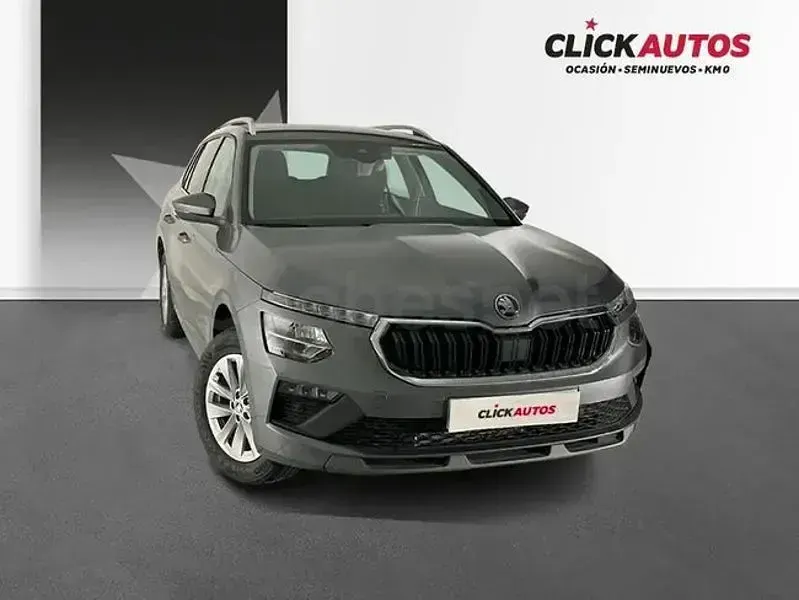 Usado Skoda Kamiq Selection 115 CV (84 kW) 2025 Gris / plata SUV