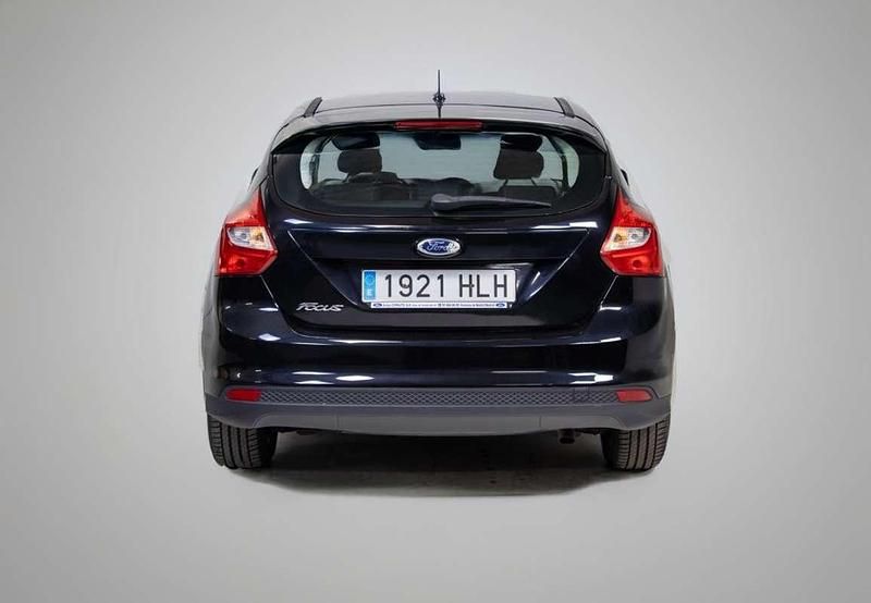 Usado Ford Focus Trend 125 CV (91 kW) 2012 Negro Berlina