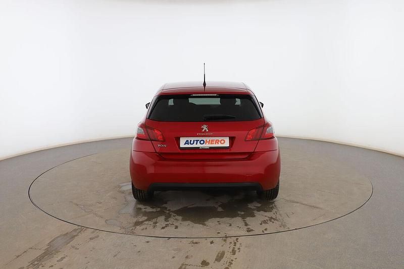 Usado Peugeot 308 Style 130 CV (95 kW) 2018 Rojo Berlina