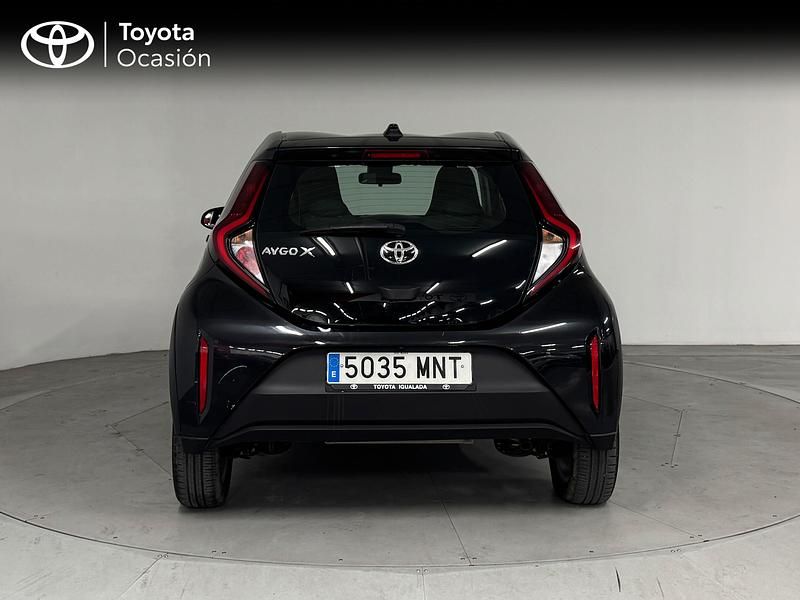 Usado Toyota Aygo X Play 72 CV (52 kW) 2024 Negro SUV