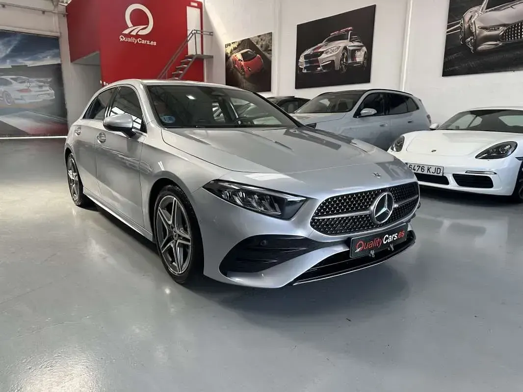 Usado Mercedes A180 Advanced 136 CV (100 kW) 2025 Gris Utilitario