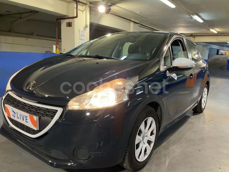 Negro Usado 2015 Peugeot 208 Active Utilitario | 5995 € (Buen precio) - Imagen 1/4