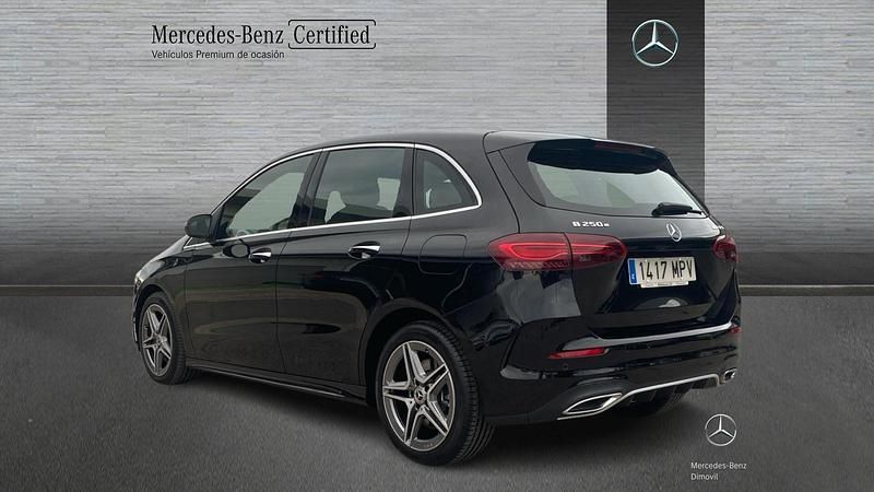 Usado Mercedes B250e AMG line 218 CV (160 kW) 2024 Negro noche Monovolumen