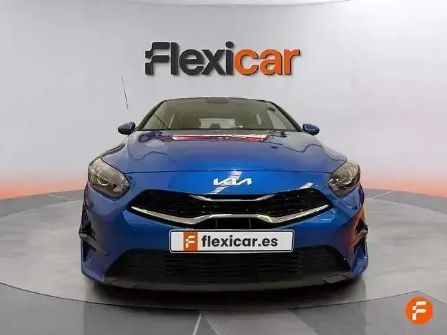 Usado Kia Ceed 136 CV (100 kW) 2023 Azul Utilitario