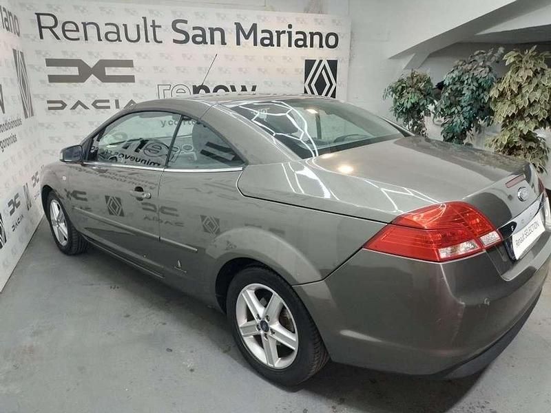 Usado Ford Focus Cabriolet Trend 102 CV (75 kW) 2007 Amarillo Descapotable