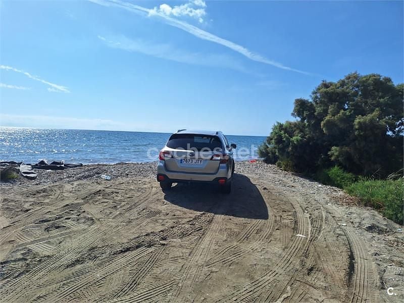 Usado Subaru Outback 150 CV (110 kW) 2017 Gris / plata Familiar