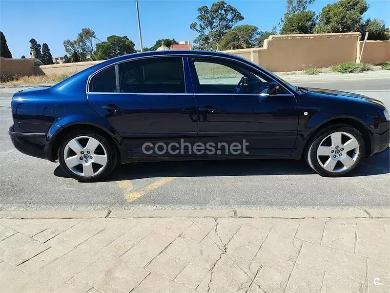Usado Skoda Superb Comfort 130 HP (95 kW) 2004 Azul Sedan