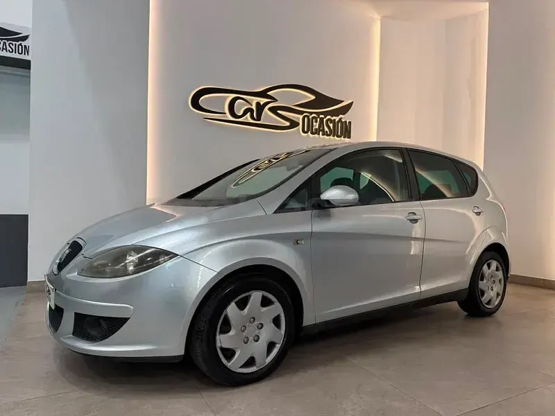 Usado Seat Altea Stylance 105 CV (77 kW) 2006 Gris / plata Monovolumen