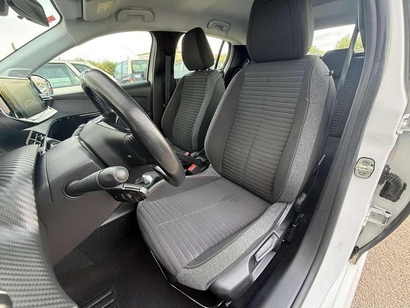 Usado Peugeot 208 Active 102 CV (75 kW) 2021 Blanco Utilitario