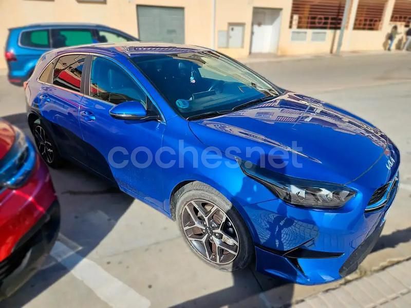 Usado Kia Ceed 136 CV (100 kW) 2022 Azul Utilitario