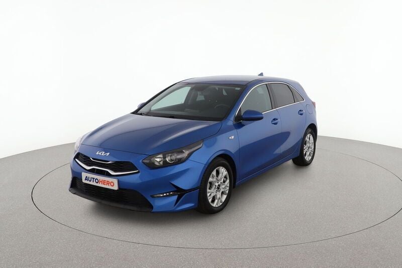 Azul Usado 2023 Kia Ceed Berlina | 19.499 € (Precio justo) - Imagen 1/4