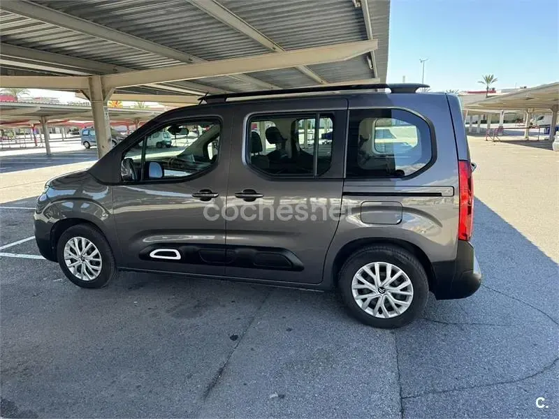 Usado Citroën Berlingo Shine 130 CV (95 kW) 2019 Gris / plata Monovolumen