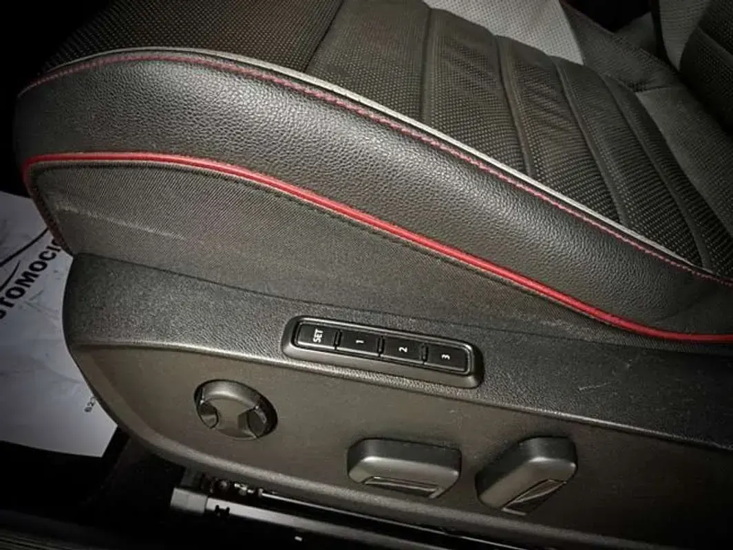 Usado VW Golf VIII GTI 245 CV (180 kW) 2021 Blanco Berlina