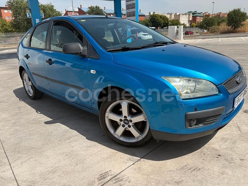 Azul Usado 2005 Ford Focus Trend Berlina | 2490 € (Buen precio) - Imagen 1/4