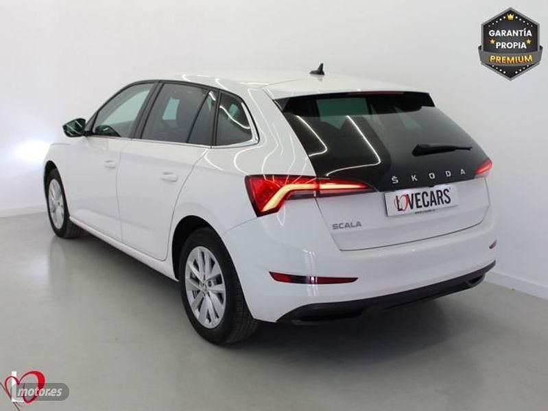 Usado Skoda Scala Ambition 110 CV (80 kW) 2023 Blanco Utilitario