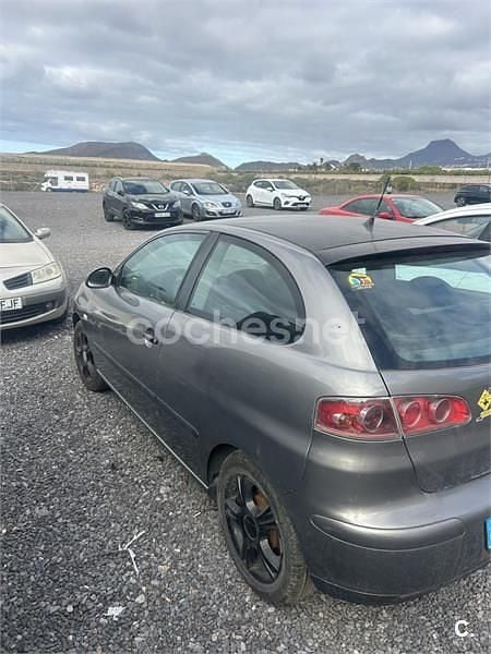 Usado Seat Ibiza Stella 100 CV (73 kW) 2004 Marrón Utilitario