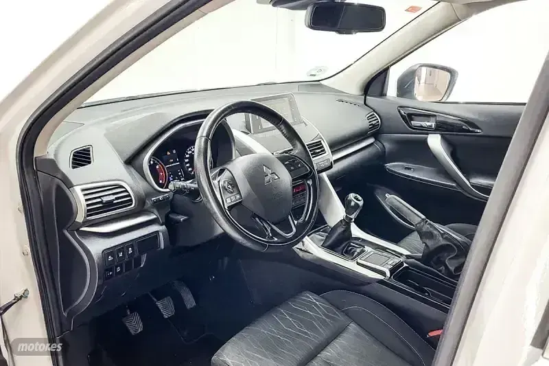Usado Mitsubishi Eclipse Cross Spirit 163 CV (119 kW) 2019 Blanco SUV
