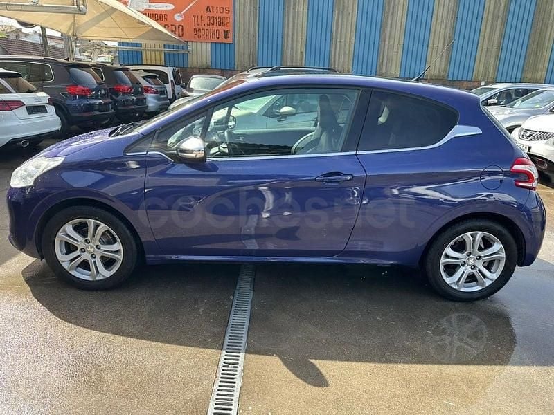 Usado Peugeot 208 Active 92 CV (67 kW) 2014 Azul Utilitario