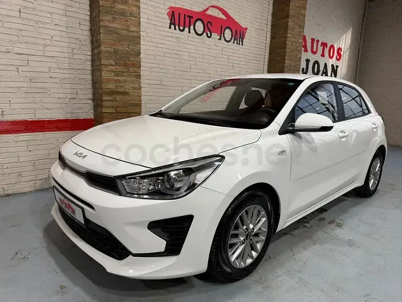 Usado Kia Rio 84 CV (61 kW) 2022 Blanco Berlina