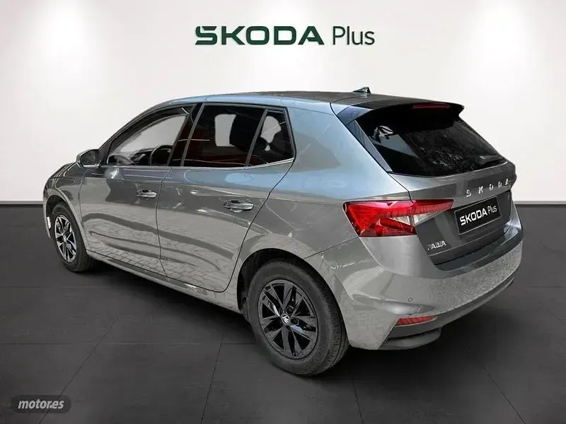 Usado Skoda Fabia Selection 115 CV (84 kW) 2025 Gris / plateado Utilitario