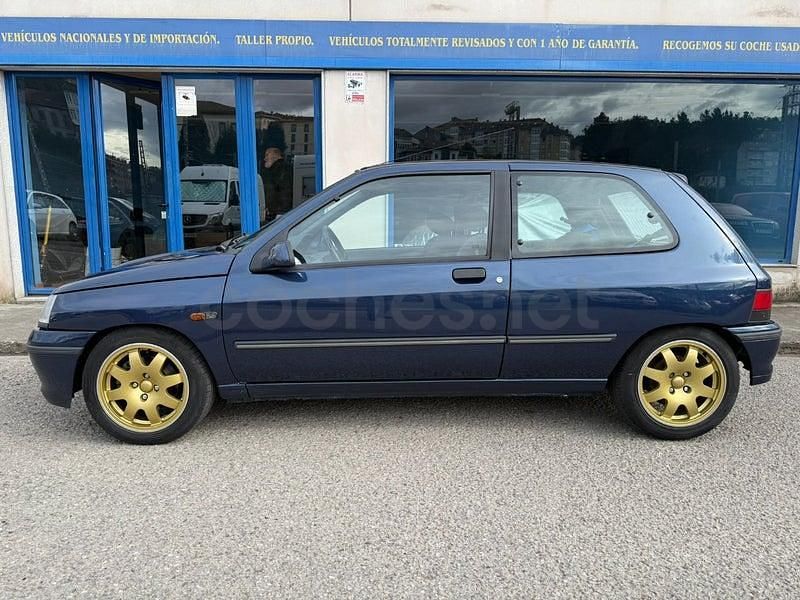 Usado Renault Clio 150 CV (110 kW) 1993 Azul Utilitario