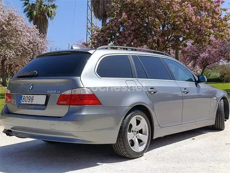 Usado BMW 525 177 CV (130 kW) 2008 Gris / plata Familiar