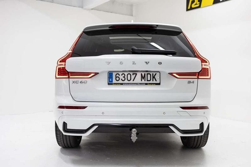 Usado Volvo XC60 Plus 200 CV (147 kW) 2023 Blanco SUV