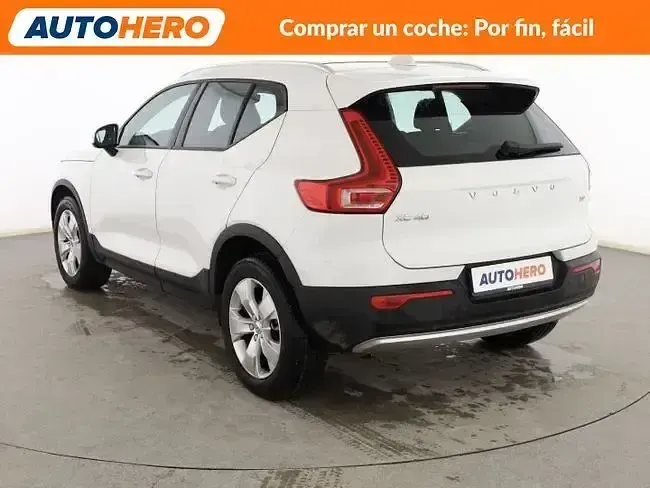 Käytetty Volvo XC40 Momentum 129 HP (94 kW) 2021 Valkoinen Katumaasturi