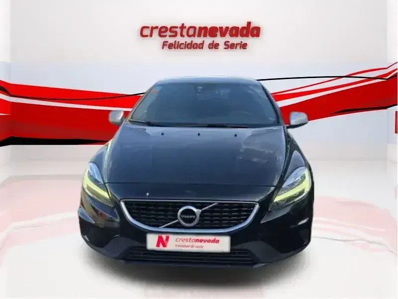Usado Volvo V40 Plus 152 CV (111 kW) 2019 Negro Utilitario