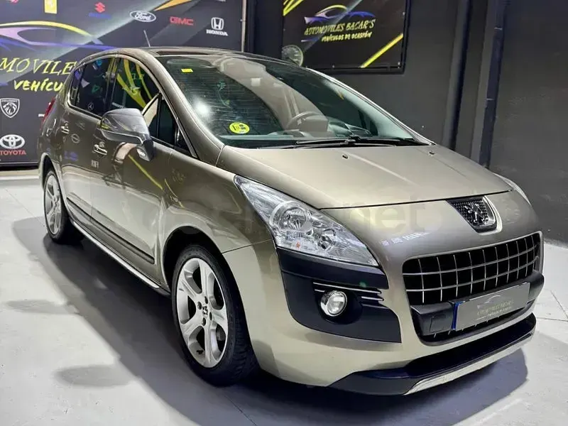 Usado Peugeot 3008 Active 150 CV (110 kW) 2011 Gris / plata Familiar