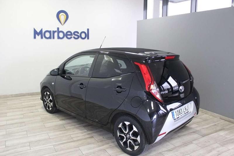 Usado Toyota Aygo X-wave 72 CV (52 kW) 2020 Negro Utilitario