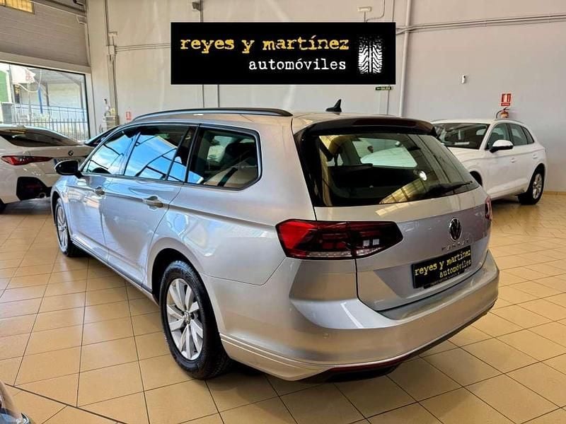 Usado VW Passat Business 122 CV (89 kW) 2021 Gris Familiar