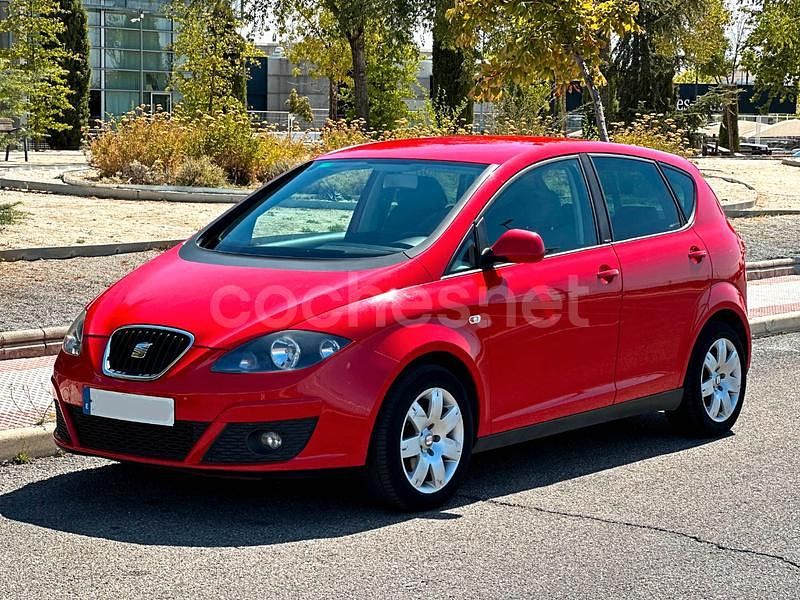 Usado Seat Altea I-Tech 105 CV (77 kW) 2014 Rojo Monovolumen