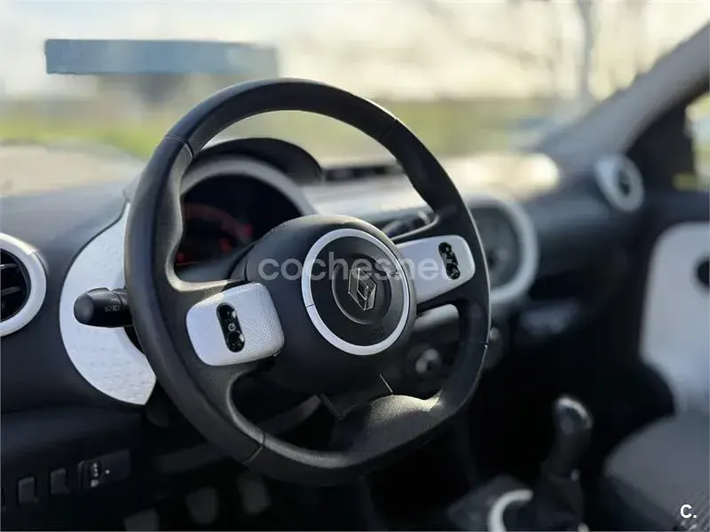 Usado Renault Twingo Intens 70 CV (51 kW) 2014 Amarillo Utilitario