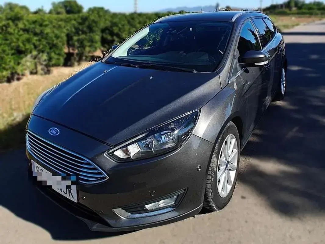 Usado Ford Focus Titanium 150 CV (110 kW) 2015 Gris Familiar