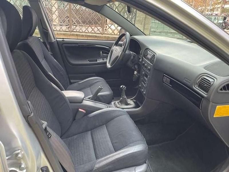 Usado Volvo S40 122 CV (89 kW) 2004 Plateado Berlina
