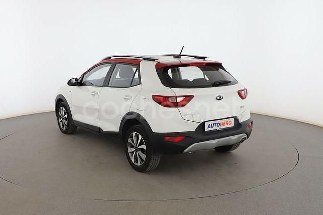 Usado Kia Stonic 101 CV (74 kW) 2021 Blanco SUV