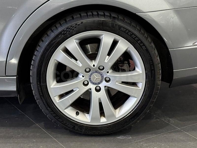 Usado Mercedes C220 Avantgarde 170 CV (125 kW) 2007 Gris / plata Berlina