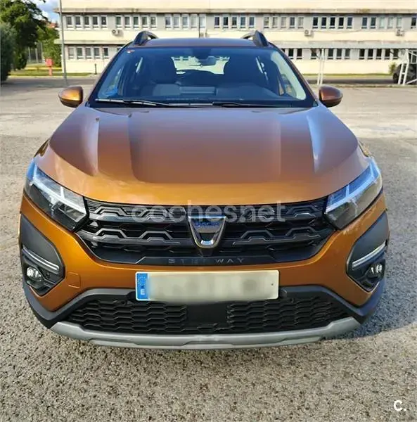 Usado Dacia Sandero Comfort 101 CV (74 kW) 2021 Naranja Berlina